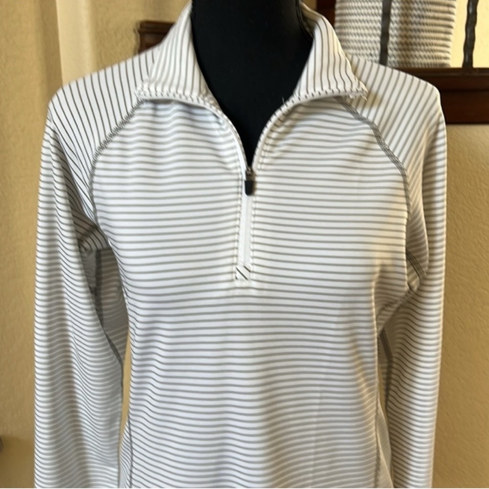 Eddie Bauer Top - Picture 2 of 8